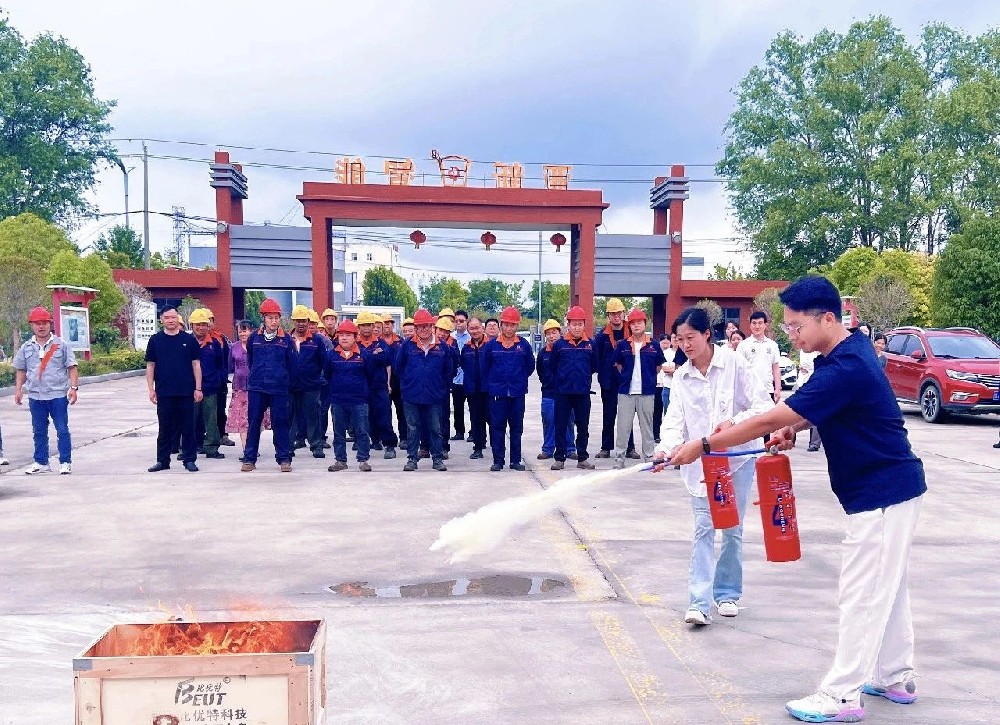 亞新公司開(kāi)展消防應(yīng)急演練，筑牢安全生產(chǎn)防線(xiàn)